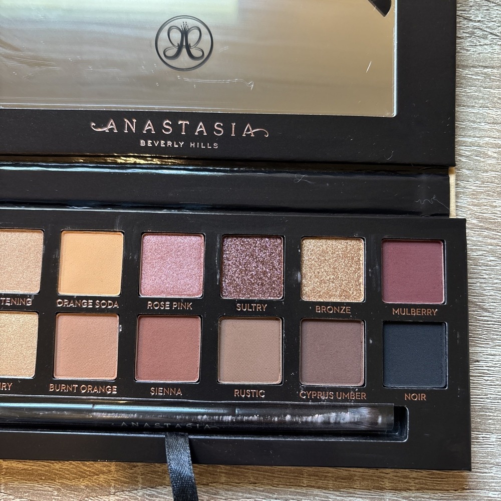 Anastasia Beverly Hills Eyeshadow Palette Soft Glam New With Brush Full Size - Picture 3 of 5